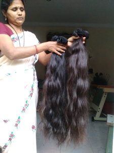 Extensiones de Cabello Humano Virgen Remy Indio Seven Hills, Pre-Adheridas, Onduladas, Tejido Doble, Gruesas, 4 Onzas, Color Natural - Product Image 2