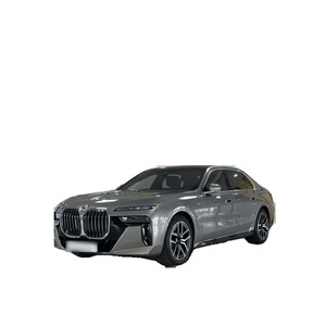 BMW Série 7 740i SDrive M Sport 2023 avec boîte de vitesses automatique, 41 335 km, conduite à gauche - Product Image 1