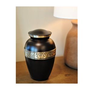 Urna Funeraria Premium para Adultos con Superficie Pulida Lisa y Cierre Seguro para Honrar a los Seres Queridos con Dignidad - Product Image 1