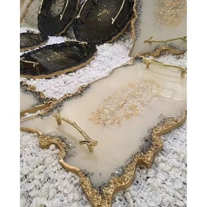 Planche à découper en résine époxy de qualité alimentaire avec poignées métalliques, surface de découpe de cuisine haut de gamme faite à la main - Product Image 6