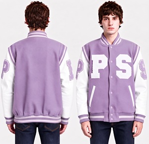 Veste universitaire beige crème pour homme, corps en laine épaisse, manches en cuir blanc premium, boutons-pression, style rétro, veste de sport universitaire. - Product Image 2