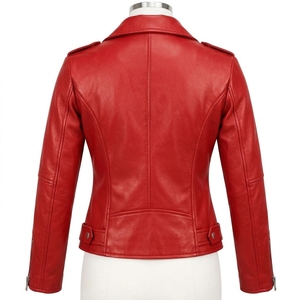 Chaqueta de cuero para mujer con un diseño elegante, ajuste cómodo y construcción duradera, con acabados elegantes y un estilo práctico y moderno. - Product Image 6