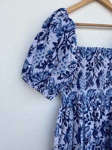 Robe longue en coton pur à fleurs blanches et bleues, tenue d'été pour femmes, manches courtes, tenue de vacances pour femmes, robe longue bohème, vente en gros - Product Image 3