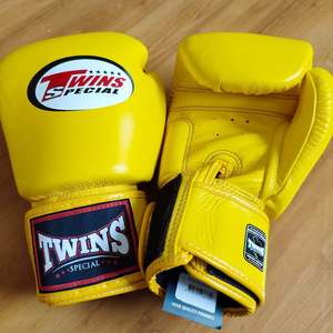 Guantes de Cuero Auténticos para Muay Thai y Kickboxing, Guantes Profesionales de Entrenamiento de MMA, Estilo Tradicional, Ajustables para Sparring - Product Image 2