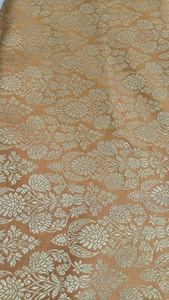 Leuchtender Banarasi Seiden-Brokat Jacquard-gewebter Blumen-Zari Designerstoff für Traditionelle Ethnische Kleidung Sari und Dupatta - Product Image 4