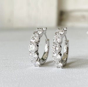 Pendientes de aro Moissanite Huggee de plata de ley 925, pendientes de diamantes personalizados, fabricación de joyería de diamantes, regalo para ella - Product Image 4