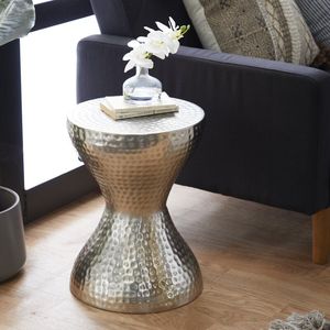 Table d'appoint en métal élégante, idéale pour les maisons urbaines, alliant fonctionnalité et beauté esthétique - Product Image 2