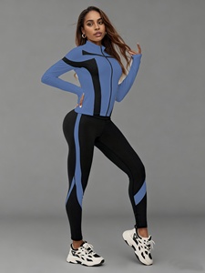Ensemble de sport moderne Atlaset trois pièces pour femme : soutien-gorge de sport, leggings taille haute et veste en spandex extensible sans coutures – OEM - Product Image 5