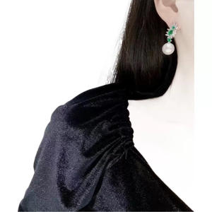 Fabricant en gros de boucles d'oreilles pendantes en perles naturelles de 11-12 mm avec boîte cadeau polyvalente et tendance pour les cadeaux - Product Image 4