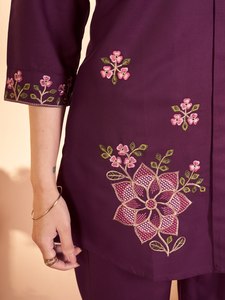 Conjunto de Pantalón y Top de Diseño Tradicional con Bordado de Hilo de Rayón Pesado, de Secado Rápido y Elástico para Todas las Temporadas - Product Image 4