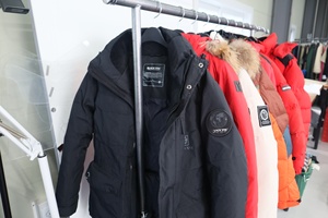 Chaqueta Acolchada de Plumas de Pato y Ganso Auténticas Coreanas Usadas Yoursup, Modelo A-U-T-PA, Fardo de 100 kg, Video Verificado Transparente, Exportación al por Mayor - Product Image 3