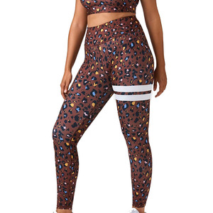 Leggings de sublimation pour femmes, vente en gros, leggings personnalisés imprimés avec poches, tissu doux en polyester et élasthanne - Product Image 4