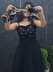 Vestido de fiesta largo hasta el suelo de NILESH TAILOR FASHION con elegante escote, mangas semitransparentes, estampado floral, estilo premium, diseño de diseñador, lavable. - Product Image 2