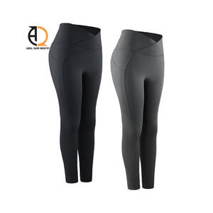 Ensemble de yoga sans couture pour femme : Legging froncé aux fesses et soutien-gorge asymétrique, tenue de sport performante, options grandes tailles - Product Image 5