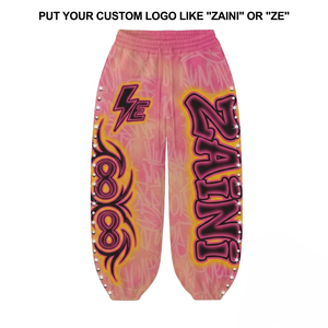 Pantalones Deportivos para Mujer, 320 GSM, Algodón y Poliéster, Felpa, Estampado de Grafiti Rosa, Sublimación Personalizada, Estampado Puff, Logotipo con Pedrería - Product Image 1