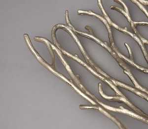 Plateau décoratif en métal contemporain au design intemporel, forme irrégulière, inspiré des plantes, fait main, pièce unique - Product Image 4