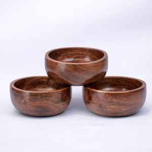 ชามสลัดไม้กระถินขนาดใหญ่พิเศษ ขัดเงา ทำด้วยมือ หรูหรา พร้อมอุปกรณ์เสิร์ฟไม้แบบยั่งยืนสำหรับงานปาร์ตี้ โดย UO - Product Image 1