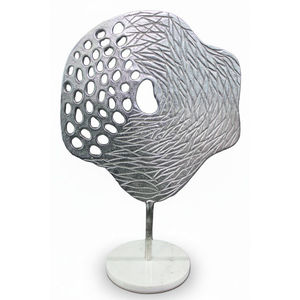 Escultura de Aluminio Fundido a Mano de Lujo con Acabado Antiguo Decorativo para Decoración del Hogar, Exhibición en Oficinas, Hoteles e Interiores - Product Image 1