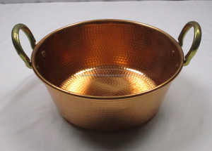 Bol de service en cuivre personnalisé au design martelé avec une forme unique, parfait pour la cuisine et les repas au restaurant - Product Image 2