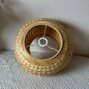 Lámpara Colgante de Bambú Hecha a Mano con Tiras de Bambú Seleccionadas que Ofrece una Luz Superior Equilibrada y un Atractivo Orgánico - Product Image 5