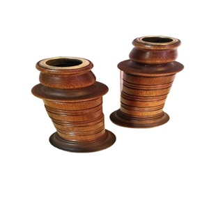 Bougeoirs empilés en bois Vintage avec anneaux en laiton, ensemble de deux - Product Image 1