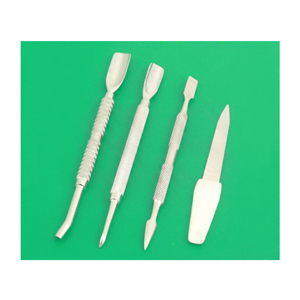 Kit d'Instruments de Manucure et Podologie de Qualité Supérieure 4 Pièces : Lime à Ongles, Nettoyeur d'Ongles, Repousse-cuticules – Approuvé CE ISO13485 - Product Image 2
