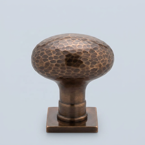 Poignée de meuble ovale en laiton martelé, finition dorée, pour tiroirs et portes de cuisine - Product Image 4