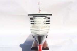 QUEEN MARY 2 |   VERSION RÉGULIÈRE |   Modèle artisanal en bois de navires transatlantiques britanniques - Product Image 3