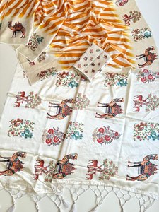 Sari traditionnel pour femme, texture douce et confortable, élégant et fluide, imprimé numérique, soie satinée premium unie - Product Image 5