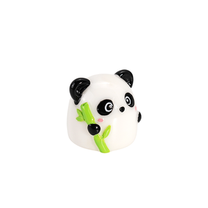 Produit très vendu : Gloss à lèvres Legami Panda, effet accrocheur pour un look des lèvres lumineux et attrayant - Product Image 1