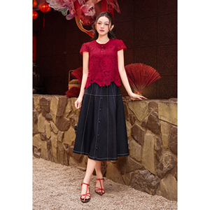 Blusa Corta de Encaje Floral Rojo para Mujer, Cuello Redondo, Manga Corta, Dobladillo Festoneado, Diseño Personalizado VELA, ODM OEM - Product Image 2