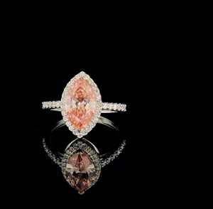 Anillo de Halo con Diamante Rosa Corte Marquesa de Lujo – Elegante Banda de Oro Blanco con Pavé, Joyería de Diamantes para Compromiso - Product Image 1