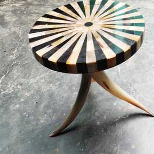 Mesa Auxiliar Moderna Hecha a Mano con Base de Madera Sólida, Mueble Decorativo Elegante para Sala de Estar, Dormitorio o Esquina - Product Image 3
