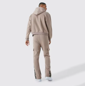 Conjunto de Sudadera con Capucha y Pantalones Cargo con Parches de Camuflaje para Hombre, Ropa Deportiva Casual de Dos Piezas, Logotipo Personalizado - Product Image 3