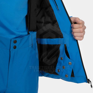Chaqueta de Esquí Clásica de Invierno con Capucha, Tejido Transpirable de Nailon/Poliéster, Logotipo Frontal para Mayor Comodidad en Clima Frío - Product Image 4