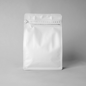 Sacs en plastique LDPE/HDPE/PA de qualité alimentaire, durables et économiques, avec fermeture éclair scellée sur le dos et soufflets latéraux, fabrication OEM/ODM au Vietnam - Product Image 1