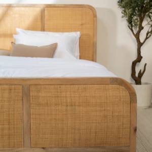 Lit en rotin et bois de manguier Vandana Solace Orion pour des intérieurs de chambre à coucher modernes et élégants et un confort optimal - Product Image 4