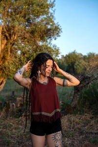 Haut sans manches en coton style bohème avec dos en dentelle ajustable et ourlet à franges, fait main, tenue de festival, tenue bohème d'été - Product Image 2