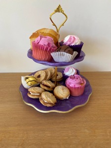 Soporte de resina rosa de dos niveles para pasteles, perfecto para eventos en el hogar, fiestas de cumpleaños y presentación de postres para invitados, venta al por mayor desde India - Product Image 3