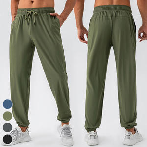 Pantalon de jogging décontracté pour homme, vert olive, taille élastique avec cordon de serrage, léger, respirant, poches latérales, en polyester tricoté - Product Image 1