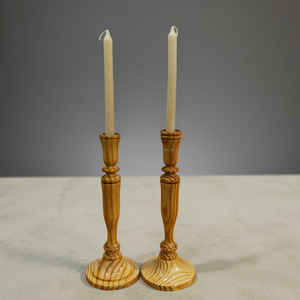 Portavelas de madera de pino hecho a mano con acabado brillante de epoxi, soporte decorativo a precio económico. - Product Image 3