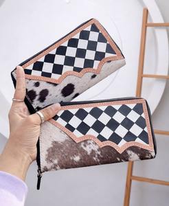 Étui de téléphone en cuir sculpté à la main par des designers, dernier cri, élégant, en cuir de vachette, motif à carreaux, portefeuilles pour femmes - Product Image 3