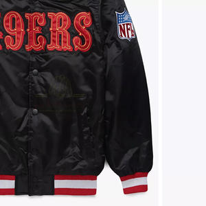 Veste universitaire en satin noir personnalisée pour hommes, broderie de logo rouge, veste bomber, vente en gros, uniforme de baseball, vêtements de sport - Product Image 3