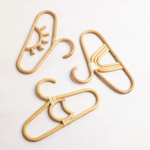 Ensemble de cintres en rotin, nouveaux styles, cintres faits à la main, prix bas, prêt à expédier - Product Image 5