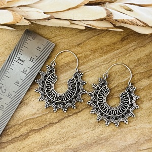Dernier design Boucles d'oreilles créoles Boho Wave Bijoux tribaux en laiton pour femmes Finition argent oxydé Design festonné Vente en gros/OEM/ODM - Product Image 6