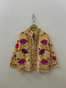 Veste en velours pour femme inspirée du style Suzani, vêtement d'extérieur court d'hiver ethnique bohème fait main, manteau élégant et chaud - Product Image 3