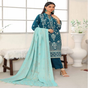 Trajes Salwar Kameez pakistaníes de marca, bordados, largos hasta el suelo, listos para usar, para mujer, en tela de viscosa elegante y sin arrugas. - Product Image 4