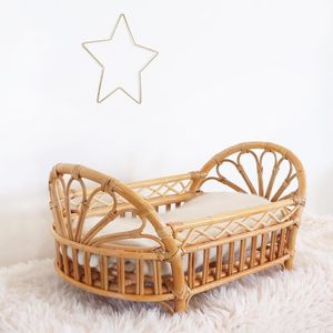 Mesa de cambio de muñecas de ratán para niños, mesa de cambio de mimbre tejida a mano para muñecas, tamaños personalizados en la fábrica de artesanías HNH - Product Image 1