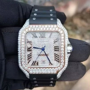 Montre de luxe dorée à diamants, best-seller, avec index lumineux pour les soirées, disponible à la vente - Product Image 1