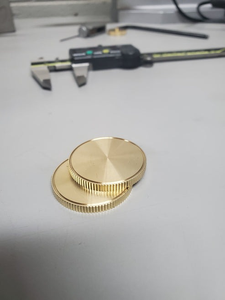 Disque rond en laiton massif vierge pour gravure laser, estampage de logo personnalisé, étiquettes métalliques personnalisées, artisanat DIY - Product Image 1
